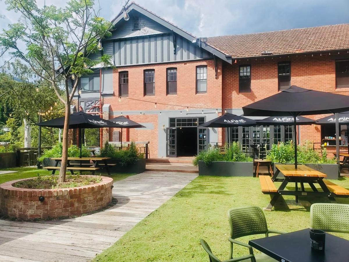 Alpine Hotel, Eat Drink Sleep 沃伯顿 外观 照片