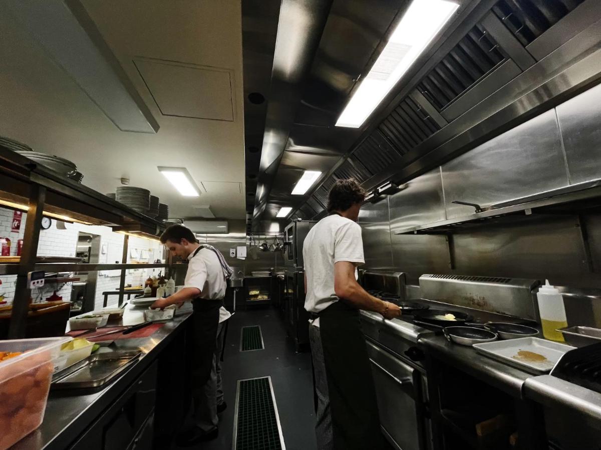 Alpine Hotel, Eat Drink Sleep 沃伯顿 外观 照片