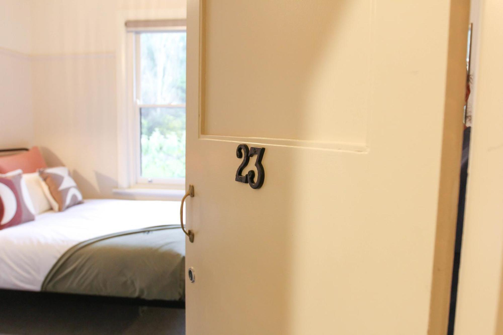 Alpine Hotel, Eat Drink Sleep 沃伯顿 外观 照片