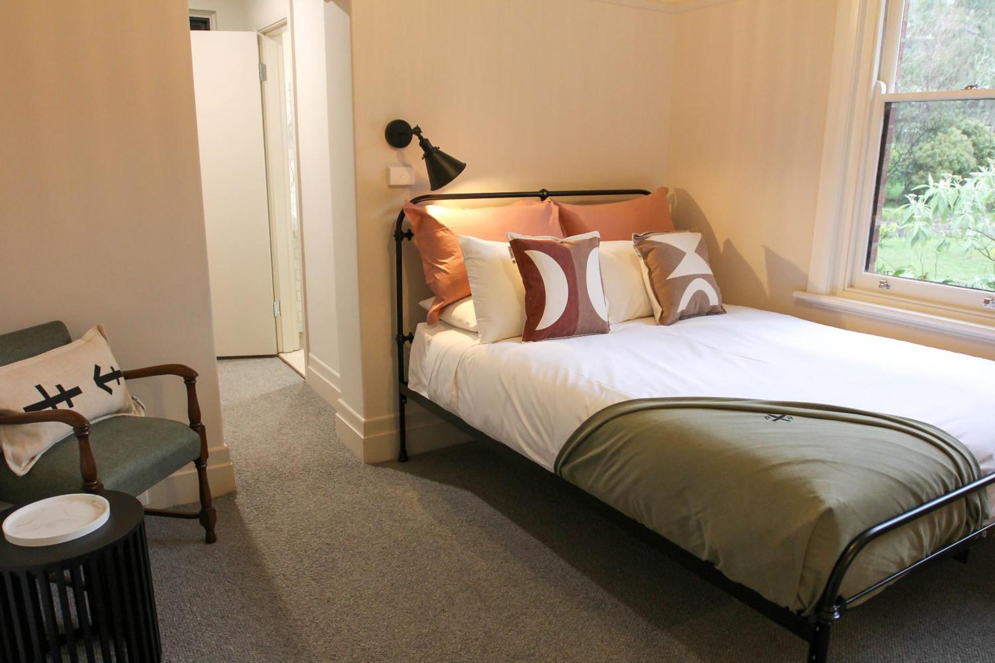 Alpine Hotel, Eat Drink Sleep 沃伯顿 外观 照片