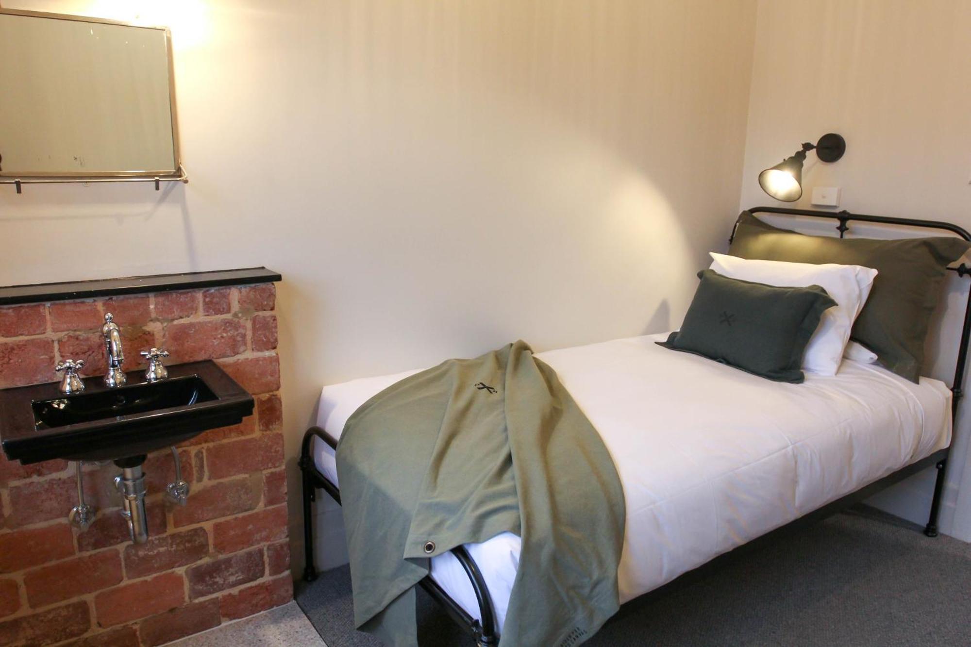 Alpine Hotel, Eat Drink Sleep 沃伯顿 外观 照片