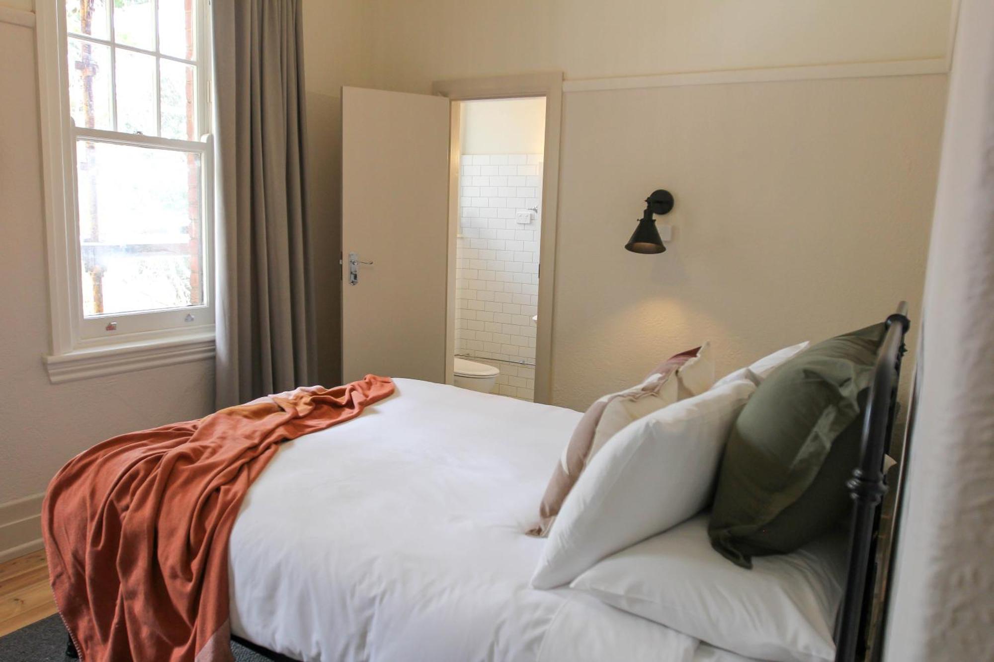 Alpine Hotel, Eat Drink Sleep 沃伯顿 外观 照片