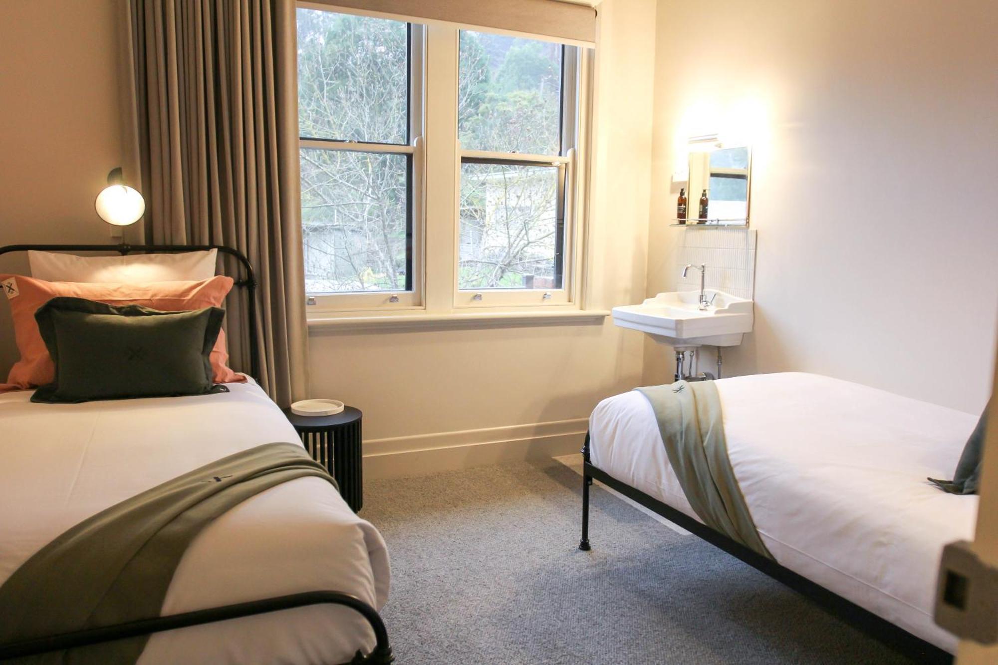 Alpine Hotel, Eat Drink Sleep 沃伯顿 外观 照片